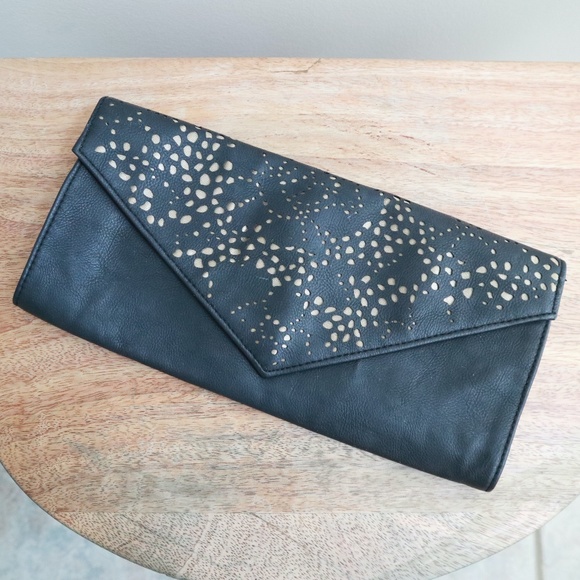 🌻 2/$15 AE Pleather Satin Envelope Clutch - Picture 1 of 5